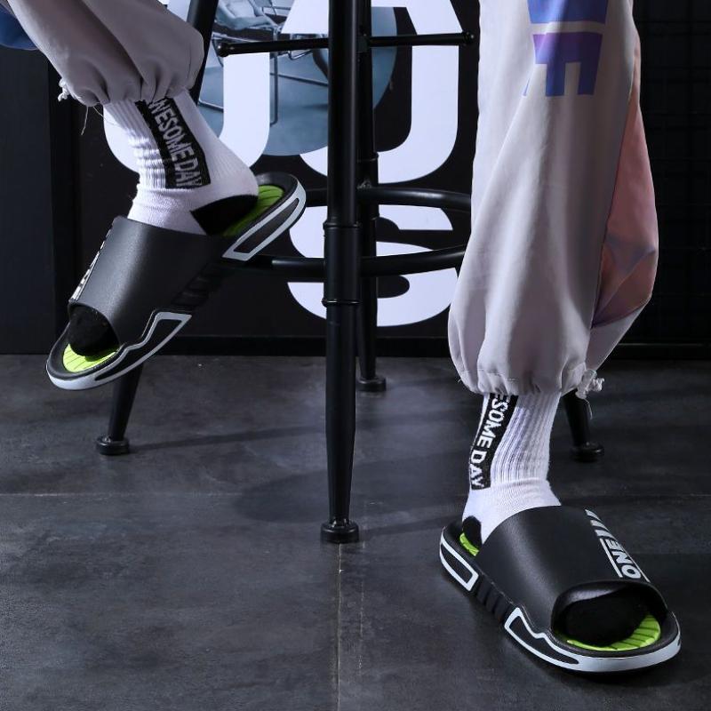 Сандалии мужские тапочки для ванной для мужчин обувь шиацу ПВХ уличные 2024 стиль веселые высококачественные модные удобные повседневные тапочки