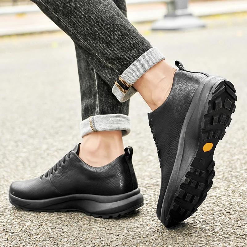 2025Men Black leather Hiking Shoes New Waterproof Lightweight Outdoor Sneakers Men Walking Shoes Comfort Non-Slip Wear Resistant