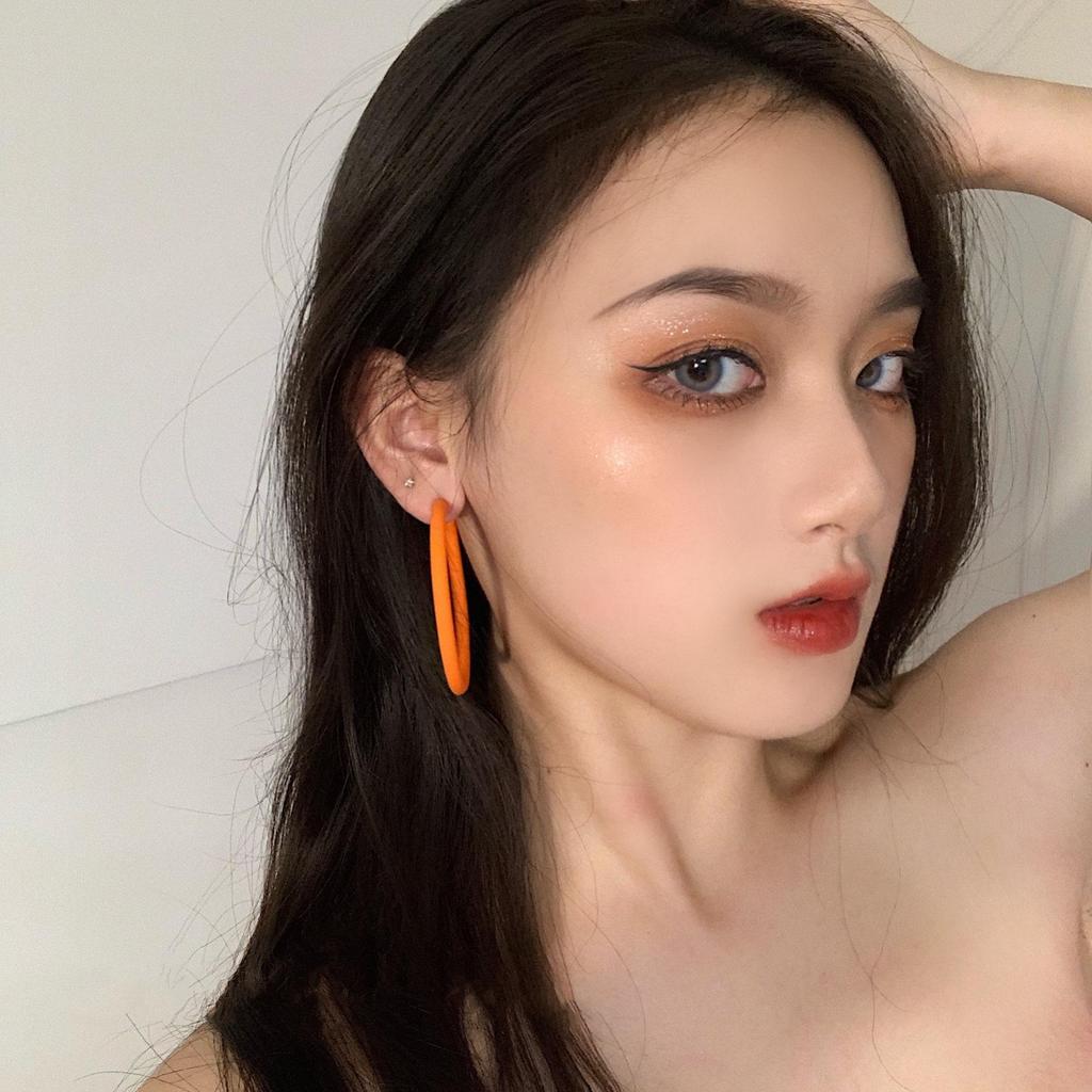 2024 Модные корейские яркие серьги-кольца в форме цветных кругов для женщин – смелый, современный стиль