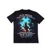 Футболка Summers Hottest Way Maker Graphic Tee — дышащая, слегка эластичная футболка с круглым вырезом и рисунком в виде алфавита
