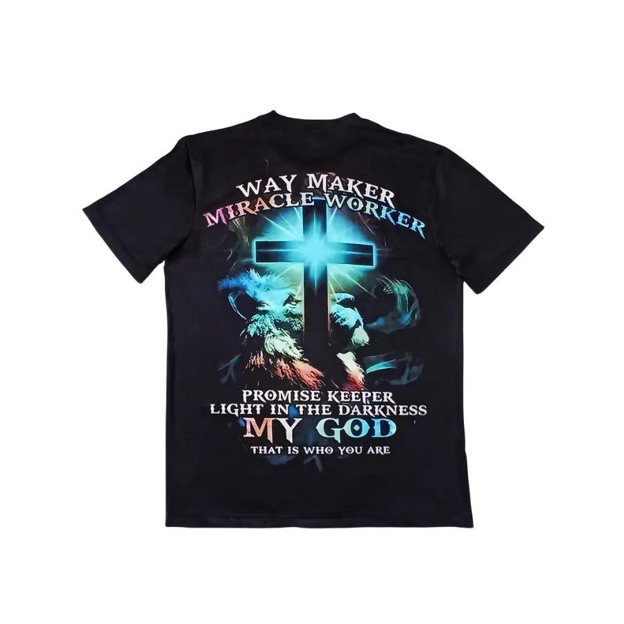 Футболка Summers Hottest Way Maker Graphic Tee — дышащая, слегка эластичная футболка с круглым вырезом и рисунком в виде алфавита
