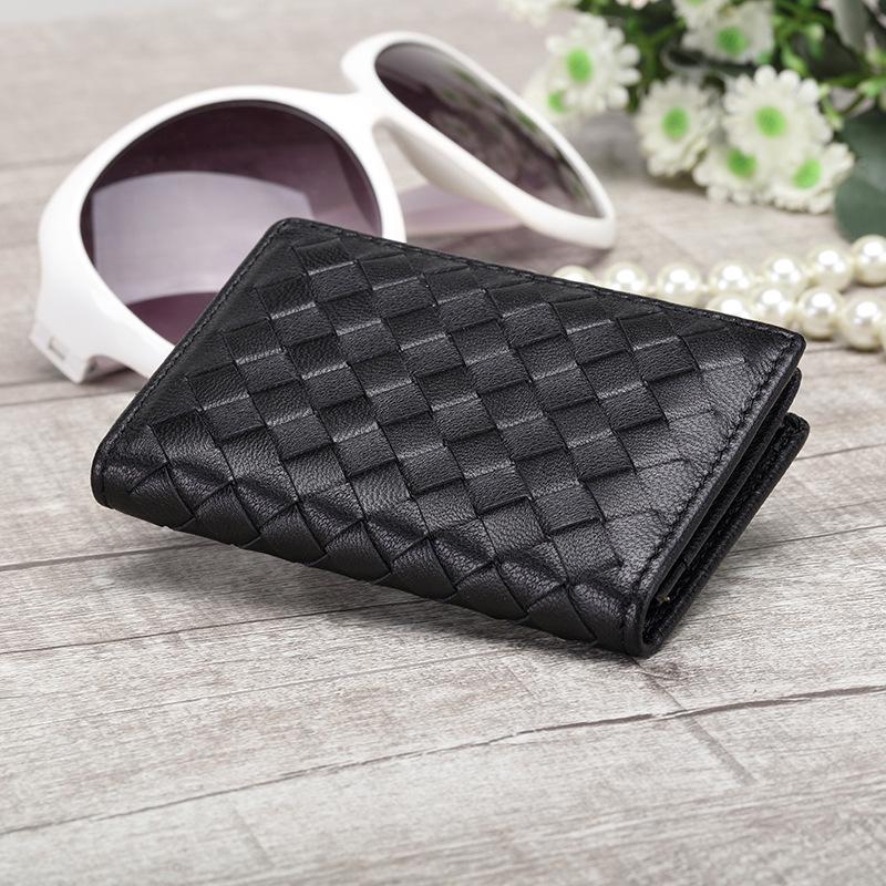 В наличии: 2019 Летний Унисекс Плетеный Держатель для ID и Визитных Карт из Ягнячьей Кожи с Отделением для Монет - Большая Вместимость, Однотонный.