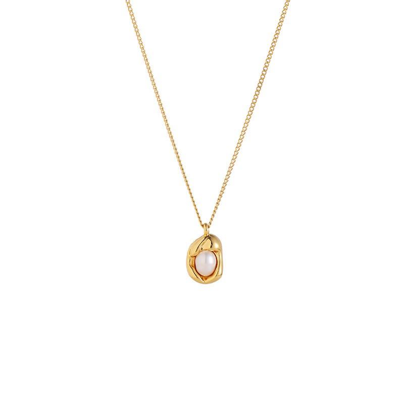 Elegant Copper Pendant Necklace With Natural Freshwater Pearl 18K Gold Plated Minimalist French Luxury Style Women