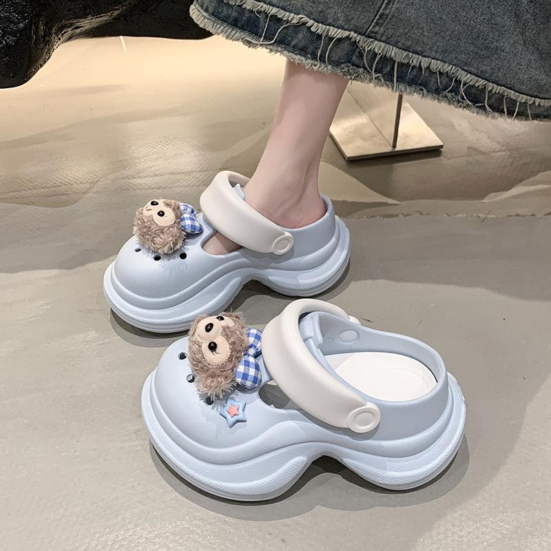 Height-increasing thick-soled hole shoes are fashionable and versatile, non-slip and non-smelly for external wear, cool slippers for feet, indoor home