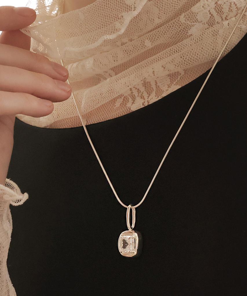 Reindeer Eclat Necklace 03