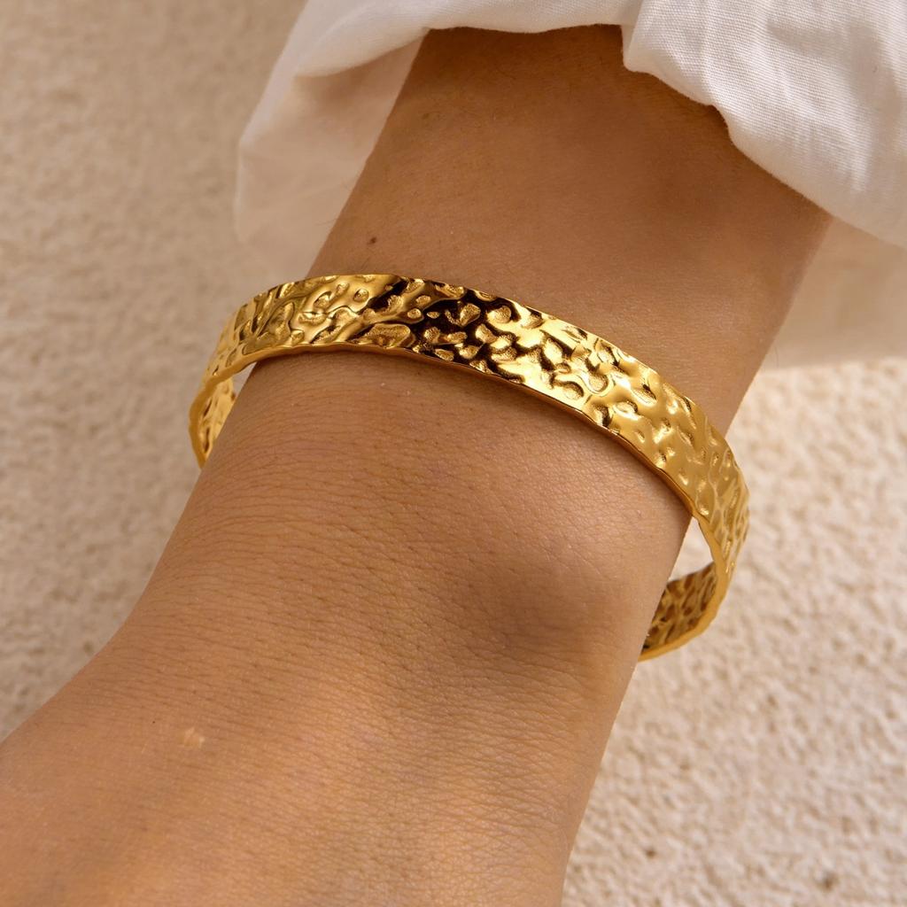 Stainless Steel Textured Snake Hollow Leaf Heart Spliced Open Cuff Bracelets For Women Men Trendy Geometric Bangle Punk Zircon
