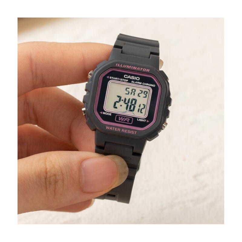 Casio Серия DIGITAL - Квадратные, Ретро-мода, Водонепроницаемые, Кварцевый механизм, Ремешок из смолы, Японские и Корейские часы, Женские часы, Серый циферблат LA-20WH-8A