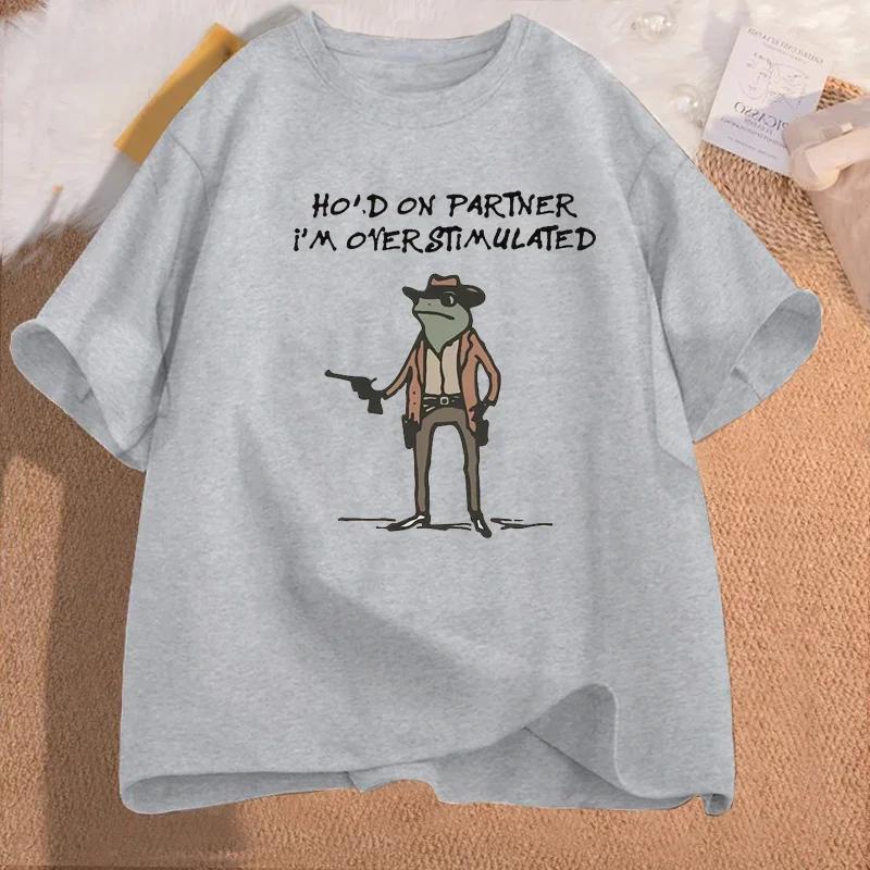 Футболка Hold on Partner Im Overstimulated Футболка Cowboy Frog Футболка Funny Meme Graphic Футболка Повседневные хлопковые топы с коротким рукавом