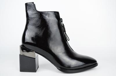 Ботинки на каблуке 135607 36 Черный кожа масло