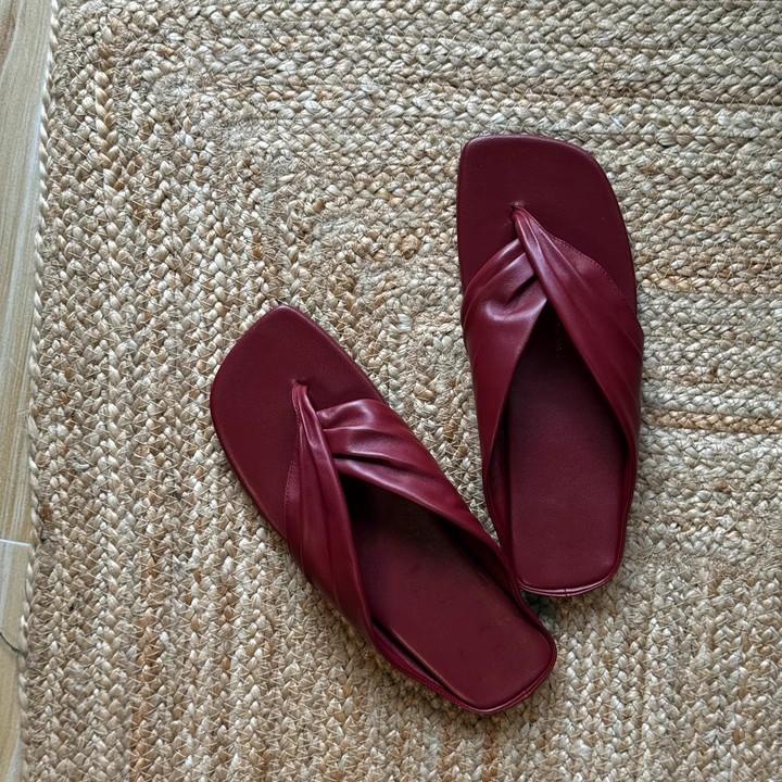 Lan Cabinet, Women's Shoes Niche Design Retro Pinch-on Flip-flops Shoes Women's Summer Wear Toe-on Cool Slippers Women's Flat Bottom