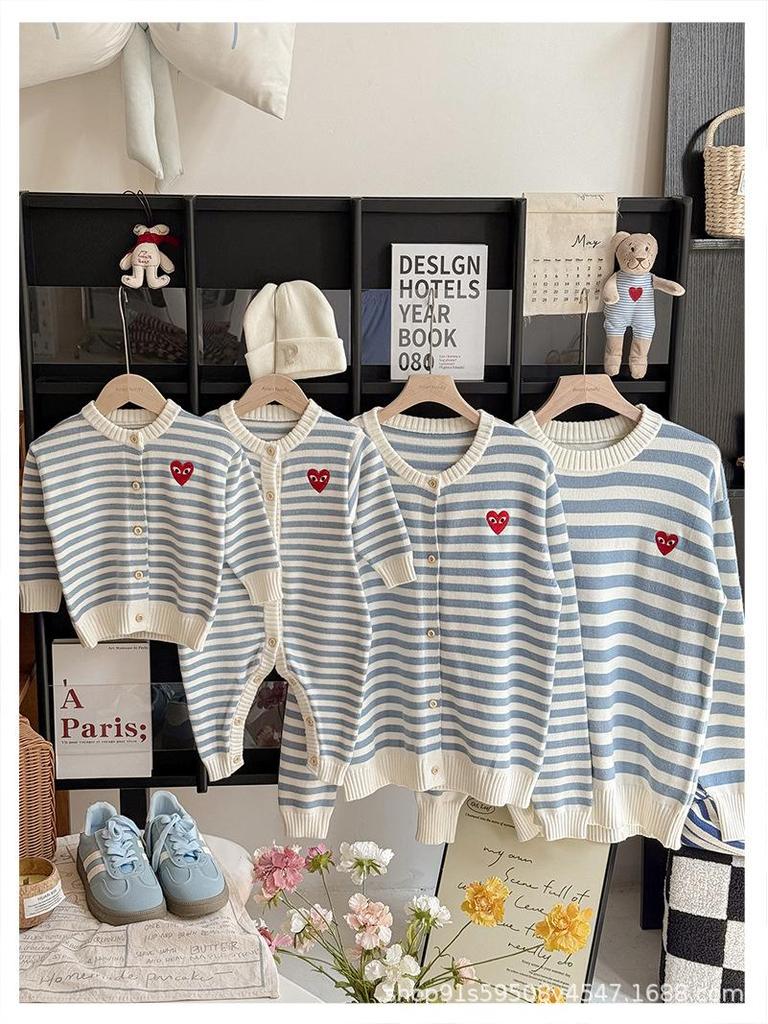 Корейский семейный свитер с полосками в виде сердечек - Детский ромпер и вязаный кардиган для осени/зимы