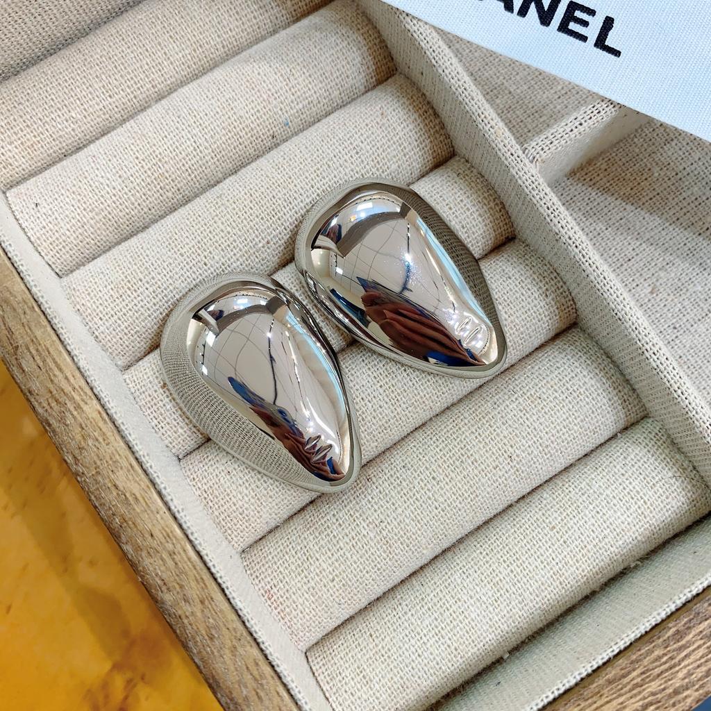 Metal Smooth Surface Exaggerated Large Earrings Women'S Light Luxury Niche High-End Sense Unique Temperament Stud Earrings Gold Earrings