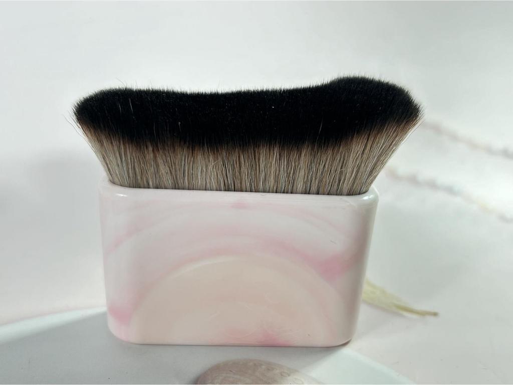 Универсальная кисть для автозагара и макияжа: Мягкая щетина для тела, румян и многого другого