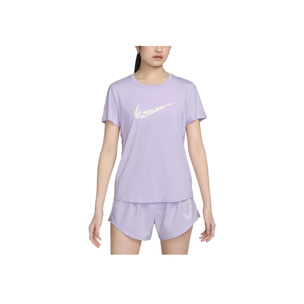 Nike Футболка женская с коротким рукавом и логотипом, повседневная, с круглым вырезом, светло-фиолетового цвета FN2619-512