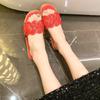 Элегантные сандалии с открытым носком и перфорацией для отпуска и пляжа, женские, лето 2025, новая корейская версия Xiaoxiangfeng на плоской подошве, шлепанцы с перемычкой