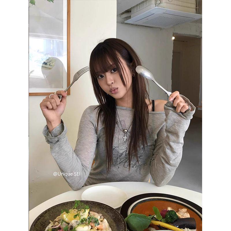 Приталенный топ с открытыми плечами и длинным рукавом - Универсальная основа для весны и осени