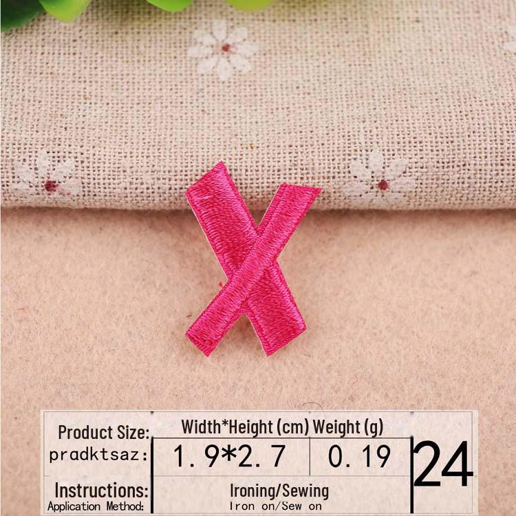 Розовая вышитая нашивка с буквами алфавита для украшения одежды