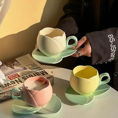 Набор керамической чашки и тарелки в форме цветка 300 мл, винтажные кофейные чашки-тюльпаны, высокая эстетическая ценность, розовая французская кружка для послеобеденного чая