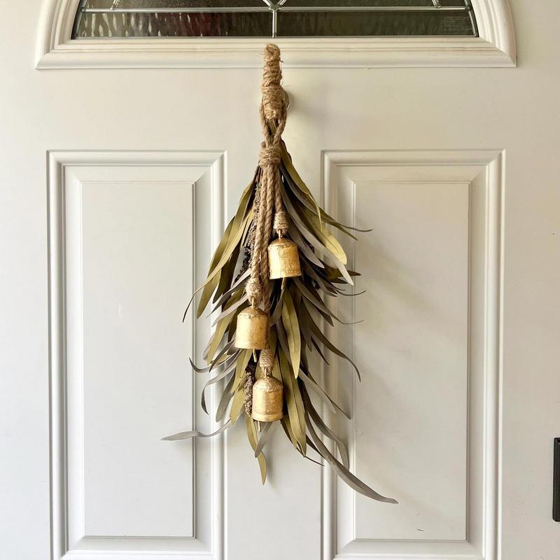 Зимние венки для входной двери Наружные украшения для дома Украшения с рождественскими колокольчиками Рождественские венки для улицы Искусственные