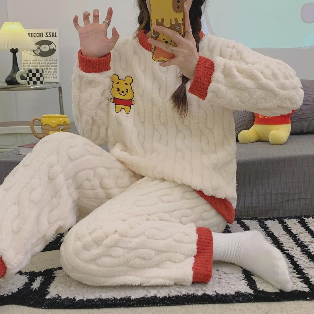 Women's Winter Velvet Pajama Set: Thick, Warm, Long-Sleeve Floral Design