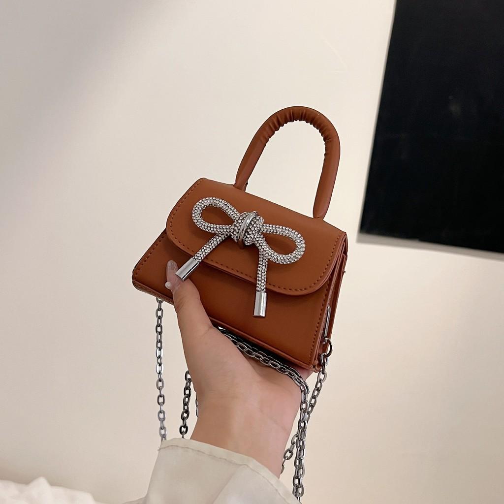 Маленькая квадратная сумка в стиле French Chic с деталью в виде банта для повседневных нарядов