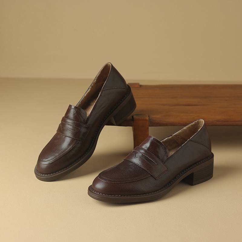 Krazing Pot Sheep Leather Round Toe Thick Med Heels Spring Shoes Brogues Pleated Decoration Women Pumps