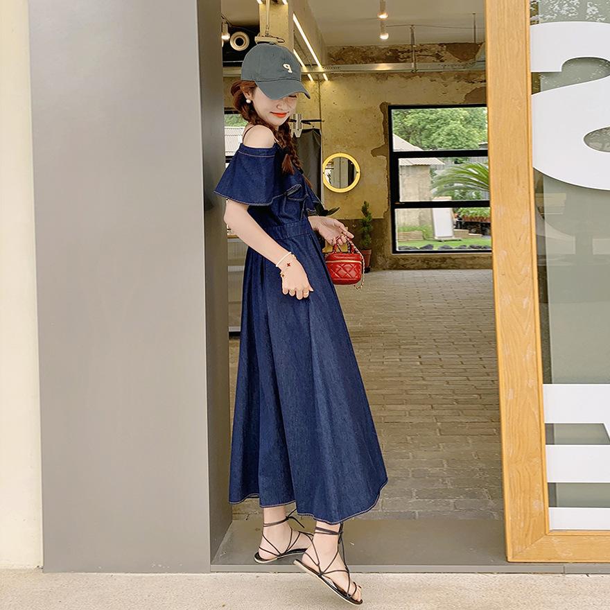 Джинсовое платье женское летнее тонкое маленькое шикарное уникальное с открытыми плечами милое темпераментное приталенное длинное платье