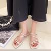 Летние тапочки с квадратной головкой, женские сандалии на плоской подошве, конфетного цвета, корейская версия 2024 года, римские сандалии, женские, новая мода, плоская подошва 2024 года