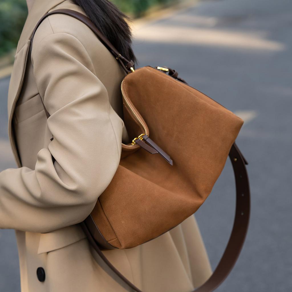 23 New Popular Bags Large Capacity Armpit Bag Single Shoulder Crossbody Bag Cow Suede Boston Bag Light Luxury Women's Bag