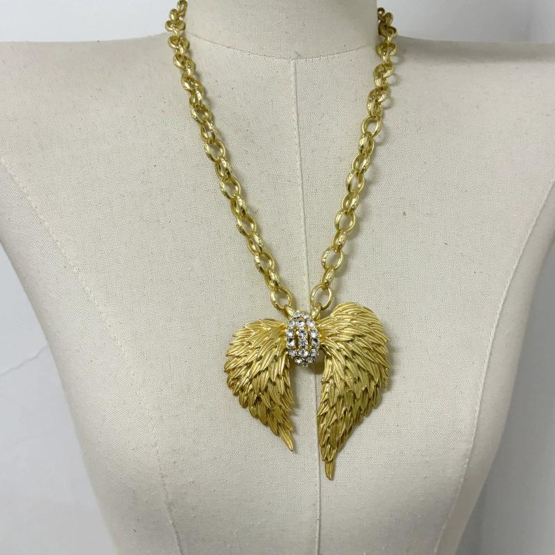 Exaggerated Retro Angel Wing Relief Wing Diamond Necklace Light Luxury High-End Feel Collarbone Chain Trendy Fashion Jewelry