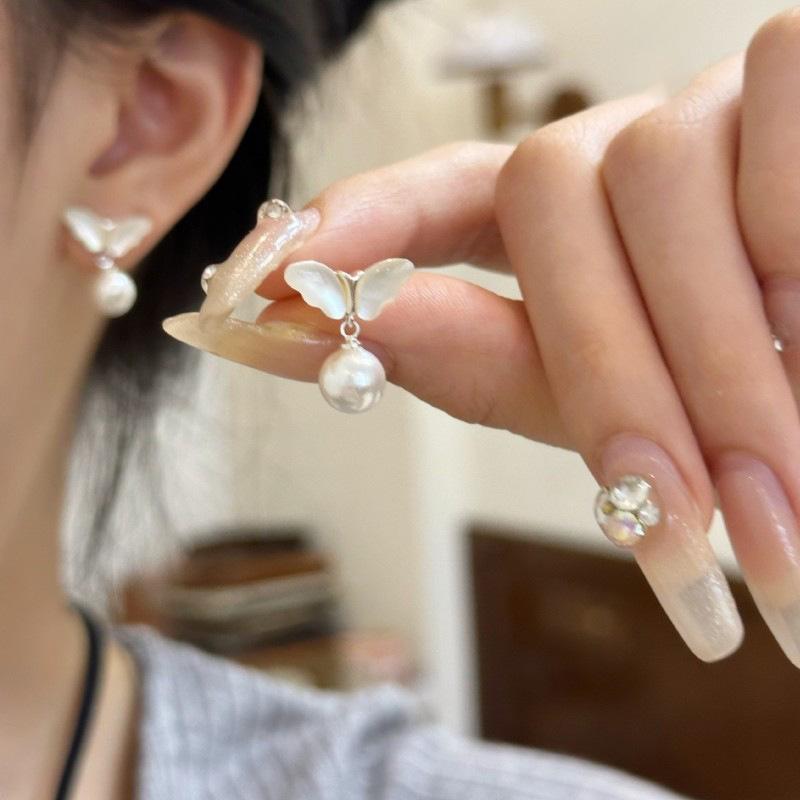 Butterfly Pearl Earrings Women's Niche Sweet Temperament Earrings Fashionable Exquisite Versatile Light Luxury High-end Earrings