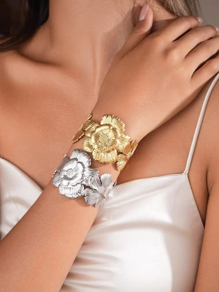 Fashionable five-leaf flower stainless steel bracelet, waterproof and rust-free heavy metal women's jewelry, couple bracelets
