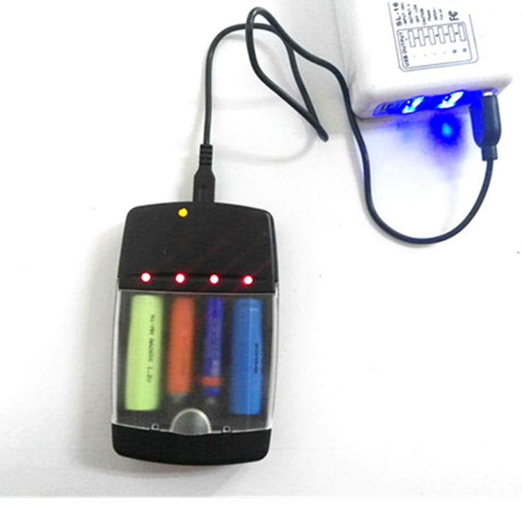 Умное 4-слотное USB-зарядное устройство для батареек AAA, AA, NiMH, LiFePO4 и щелочных элементов