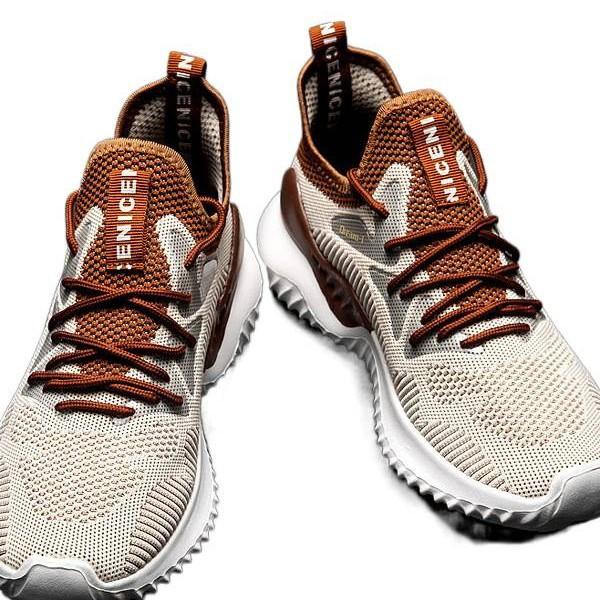 Single tail goods are breathable, leak picking, shock absorption, platform-soled sports shoes, and running shoes are withdrawn from the cabinet.