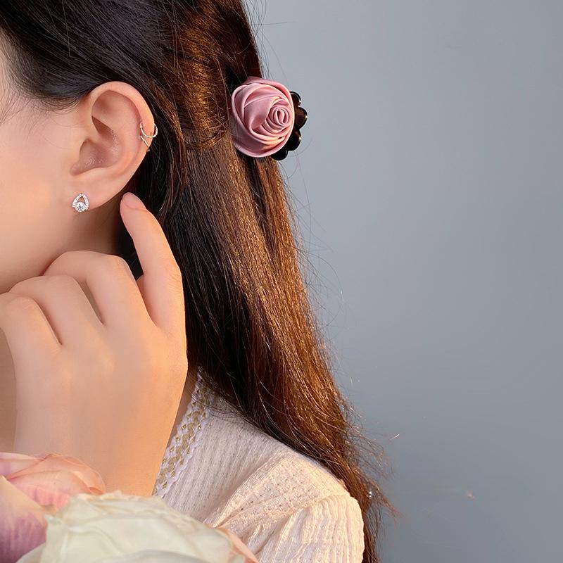 Изысканные серьги-треугольники из муассанита для женщин с высококачественной текстурой, мерцающие светящиеся роскошные серьги