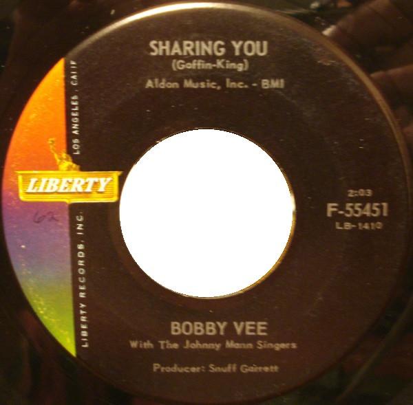 7-дюймовая пластинка БОББИ ВИ - Sharing You F55451 Liberty 1962 США Поп Б/У