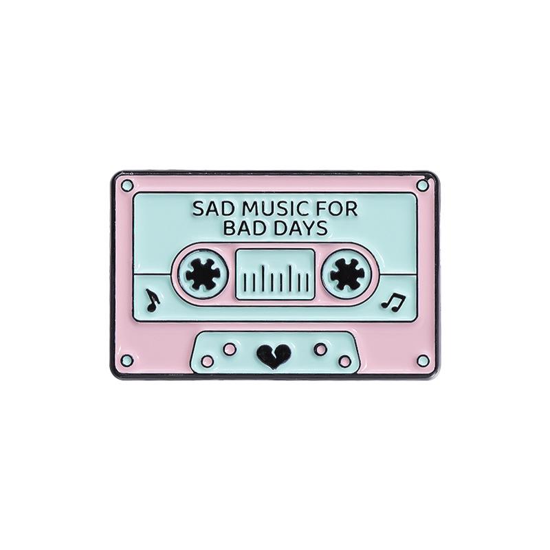Металлический значок кассетного радио: Модная музыкальная серия аксессуаров для одежды на любой вкус