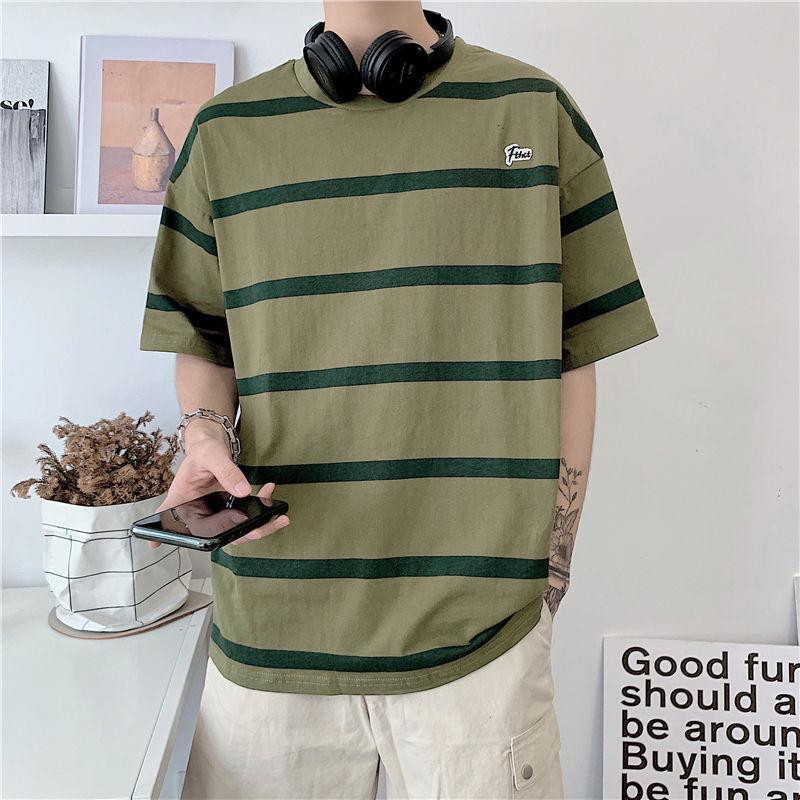 Летняя мужская футболка с коротким рукавом. Свободные и универсальные студенческие модные модные топы с короткими рукавами. Дышащие и впитывающие пот пуловеры в полоску с круглым вырезом.