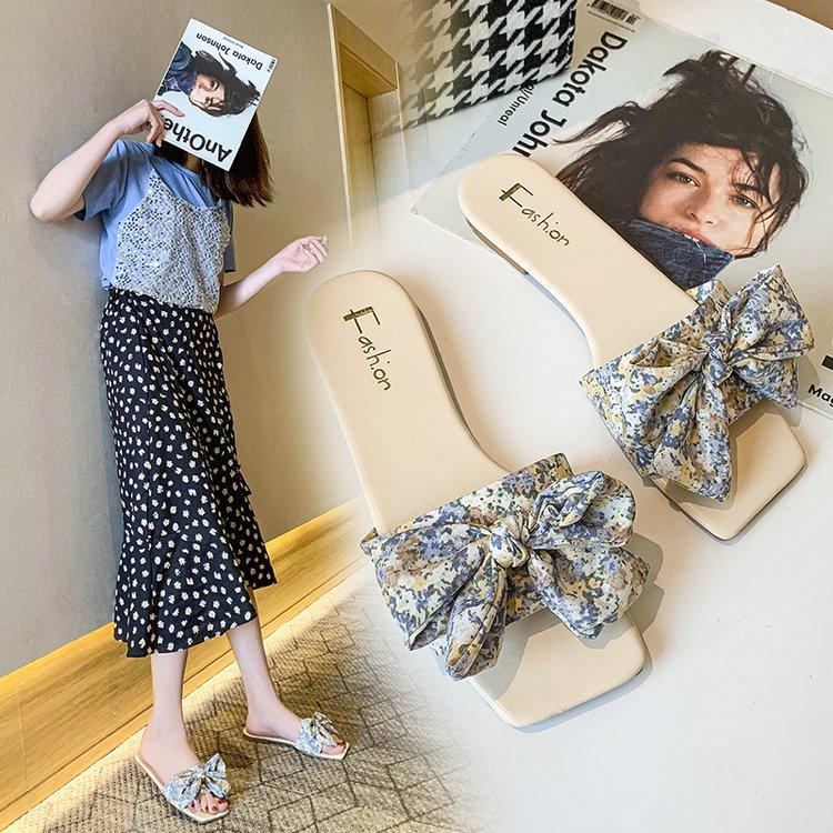 Новые женские тапочки, летние пляжные тапочки с принтом и бантиками, однословные сандалии, модные тапочки большого размера на плоской подошве