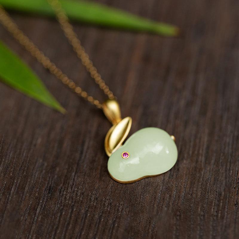 Древний золотой хотанский нефритовый кролик кулон женское нефритовое ожерелье кролика высокого уровня небольшой толпы дизайн модный