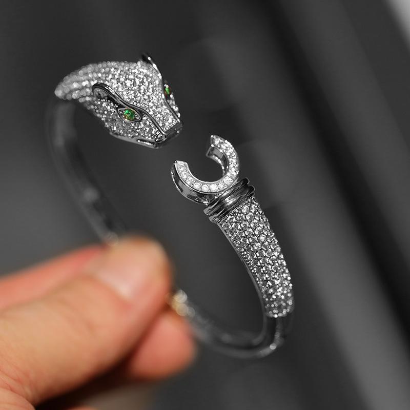 Браслет с леопардовым принтом и инкрустацией из циркония Heavy Industry с современным дизайном и открытым ртом