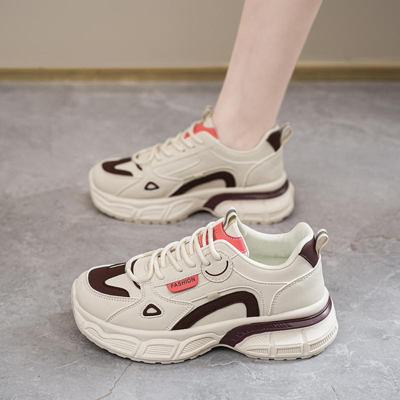 2025 летние женские туфли новые дышащие маленькие белые туфли женские корейская версия универсальные на толстой подошве увеличивающие рост спортивные туфли повседневные папины кроссовки