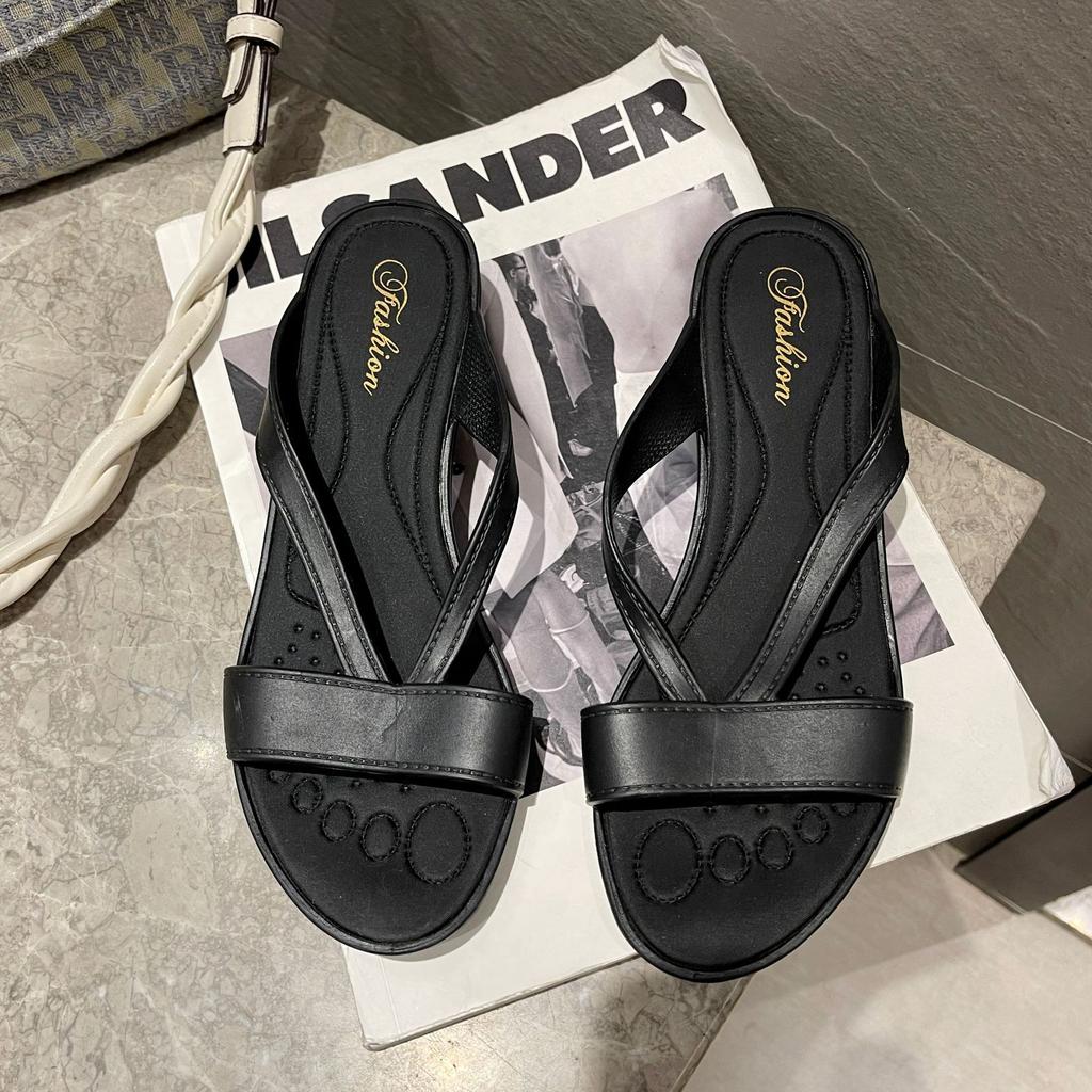 Тапочки женские 2025 года, новая летняя одежда на плоской подошве, женские классные тапочки, повседневные полутапочки, пляжная обувь