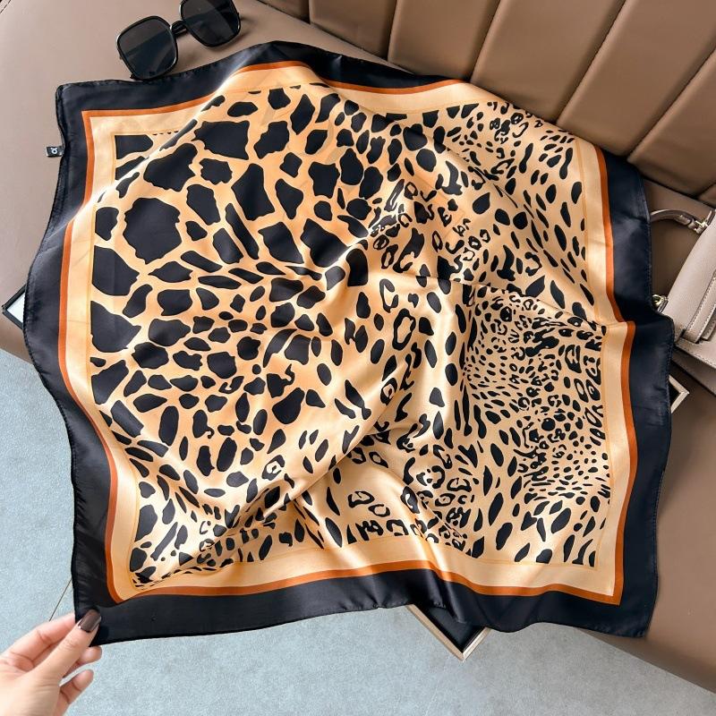 Spring and summer new Korean fashion sweet polka dot simulation silk small square scarf women's thin sunscreen silk scarf decorative small scarf