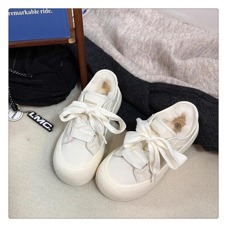 Молочные фуфу на толстой подошве, большеголовые хлебные туфли, 2025 зимние бархатные маленькие белые туфли женские в гонконгском стиле, уличная съемка, кожаная поверхность, теплый хлопок