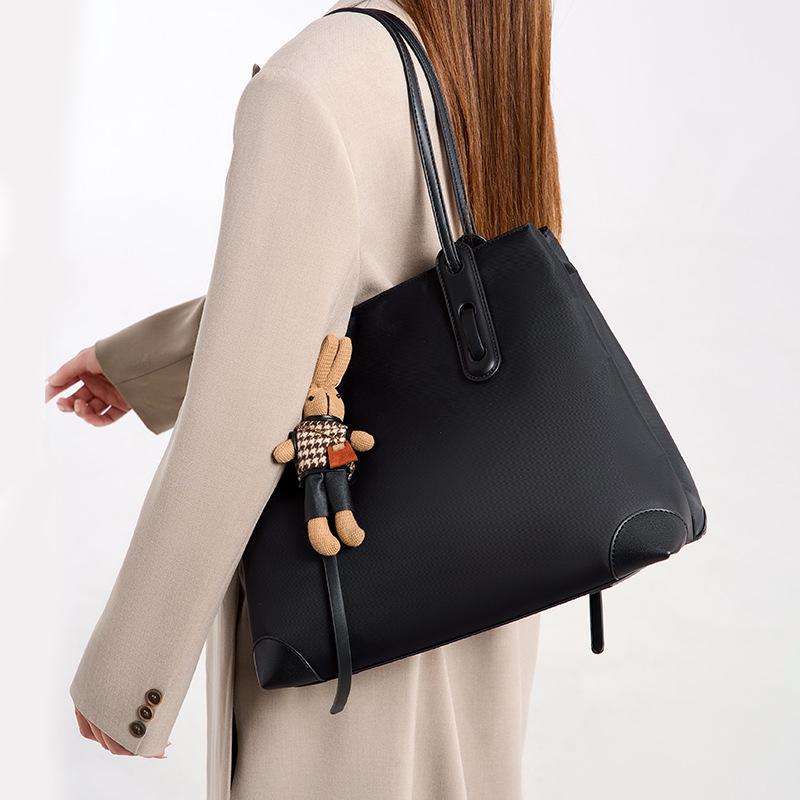 Премиальный сенс большая сумка женская 2025 новая мода сумка-тоут для поездок на работу простая большая вместимость сумка на плечо универсальная женская сумка