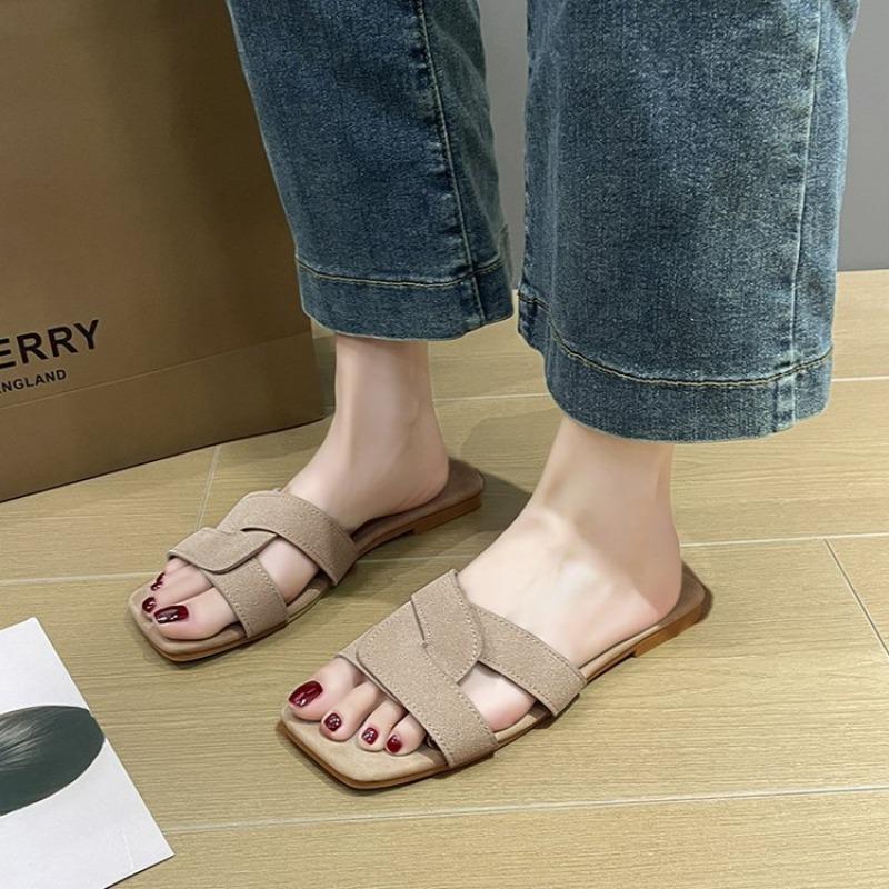 Retro Slippers Female Flat Bottom One Word New Summer Beach Sandals Slippers