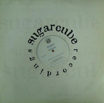 12-дюймовая пластинка YONI - Zoolou / Tongue 'n' Cheek SUG961206 Sugarcube Recor 1996 UK Dance & Electronica Б/У