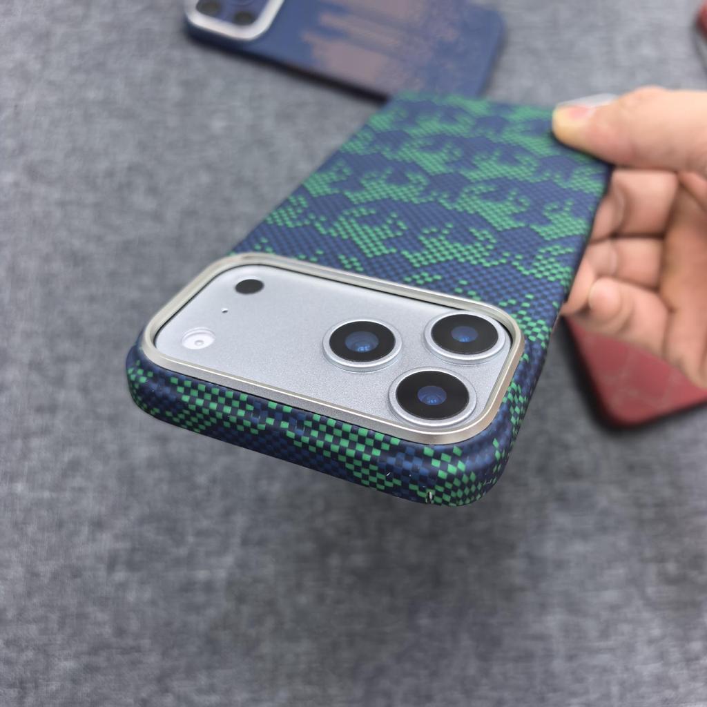 Магнитный чехол Kevlar для iPhone 17 Pro Max - Ударопрочная крышка из углеродного волокна