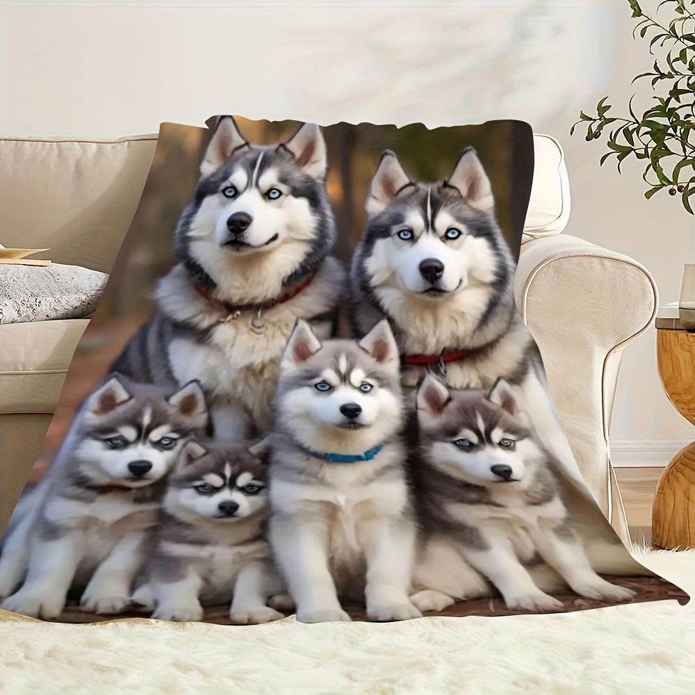 Cozy Husky Family Flannel Blanket – Soft & Warm Siberian Husky Print with Adorable Puppies, Perfect for Bedroom or Sofa Decor, All-Season Co